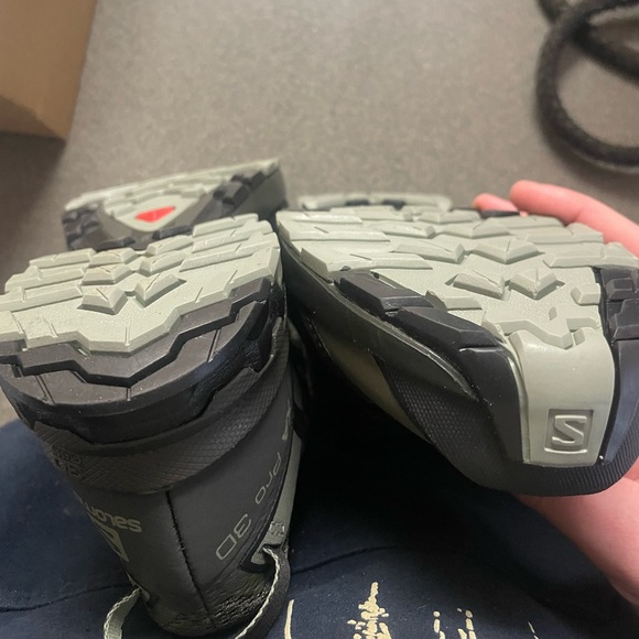 Mens Salomon hiking shoes - Picture 4 of 4